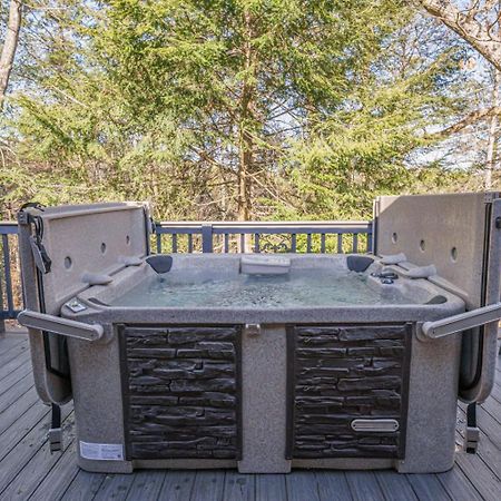 Wooded Bliss Hot Tub Single Level Cabin With No Steps Rocking Chairs And Wooded Views 비둘기 포지 외부 사진
