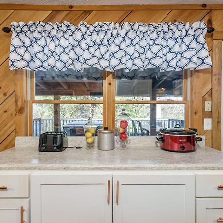 Wooded Bliss Hot Tub Single Level Cabin With No Steps Rocking Chairs And Wooded Views 비둘기 포지 외부 사진