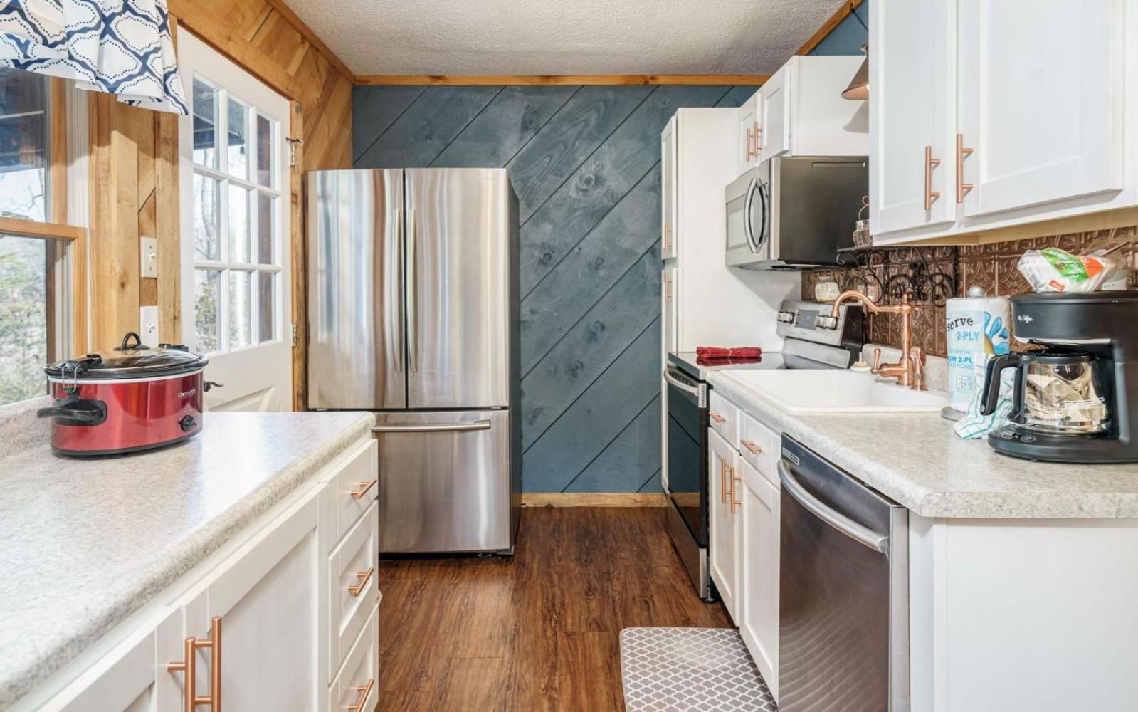Wooded Bliss Hot Tub Single Level Cabin With No Steps Rocking Chairs And Wooded Views 비둘기 포지 외부 사진