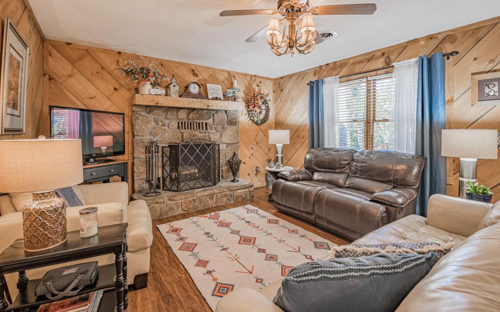 Wooded Bliss Hot Tub Single Level Cabin With No Steps Rocking Chairs And Wooded Views 비둘기 포지 외부 사진