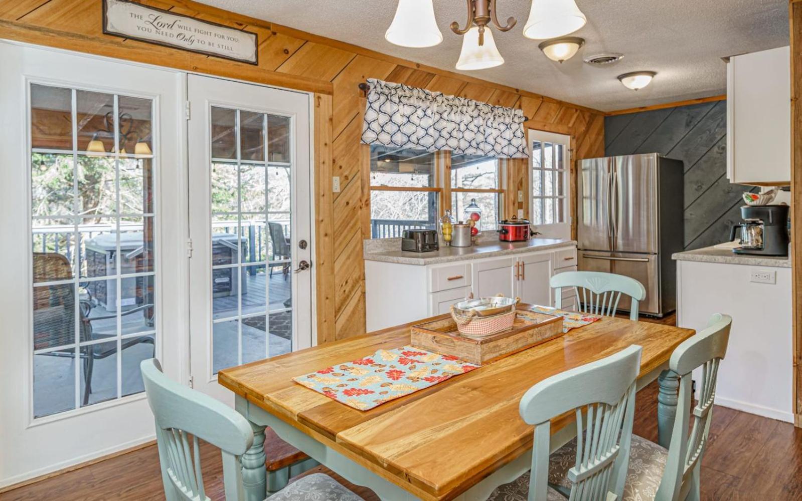 Wooded Bliss Hot Tub Single Level Cabin With No Steps Rocking Chairs And Wooded Views 비둘기 포지 외부 사진
