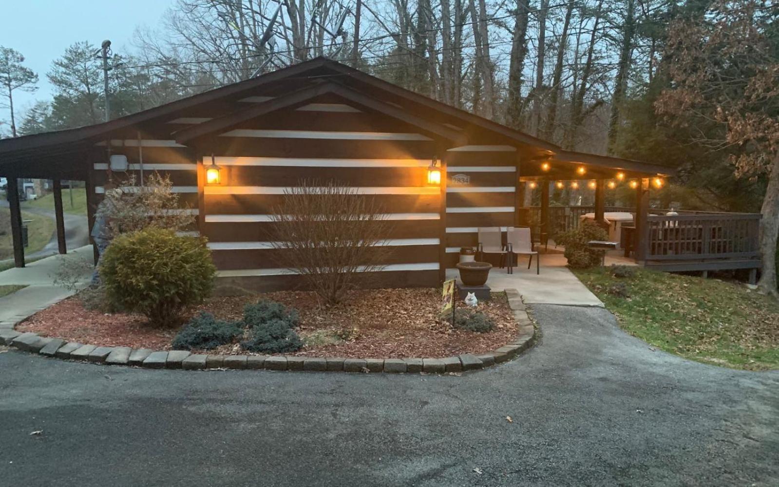 Wooded Bliss Hot Tub Single Level Cabin With No Steps Rocking Chairs And Wooded Views 비둘기 포지 외부 사진